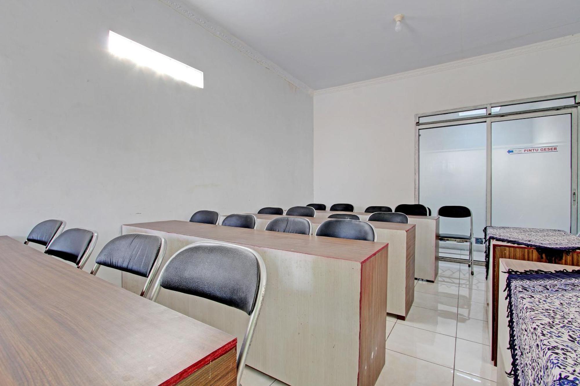 Capital O 92929 Hotel New Tirta Kencana Syariah Тегал Экстерьер фото