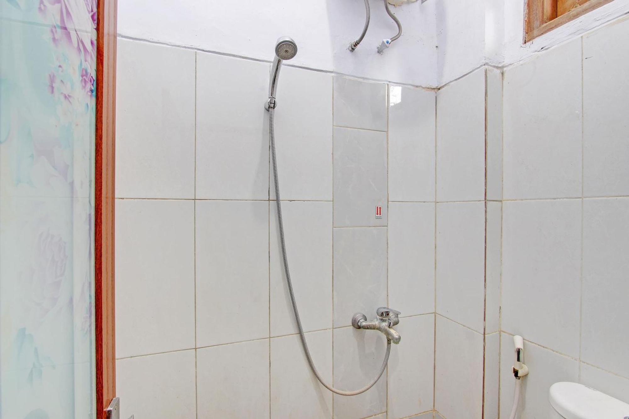 Capital O 92929 Hotel New Tirta Kencana Syariah Тегал Экстерьер фото