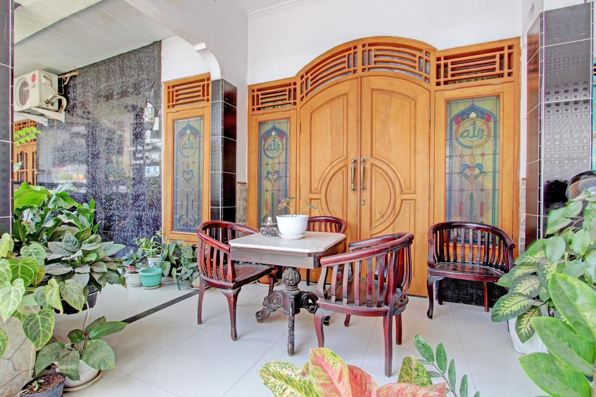 Capital O 92929 Hotel New Tirta Kencana Syariah Тегал Экстерьер фото